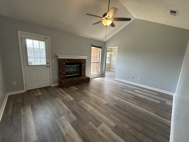 Building Photo - Home For Rent