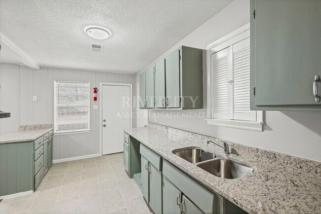 Building Photo - SECTION 8 WELCOMED!!!!!! NEWLY RENOVATED HOME IN FRAYSER!