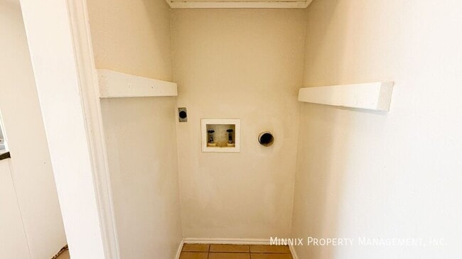 Building Photo - 9608 Elmwood Ave