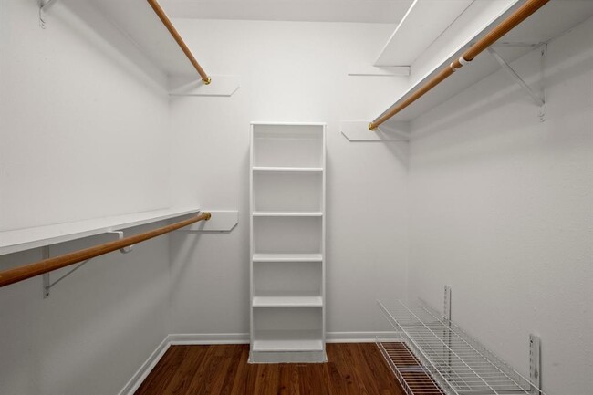 Building Photo - 6 E Stony Bridge Cir