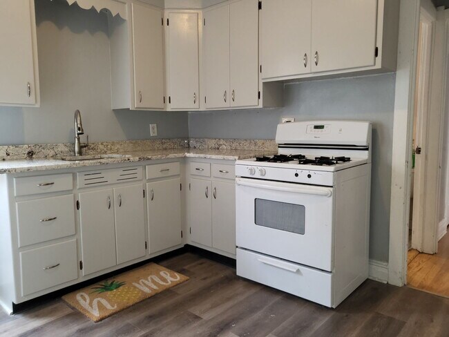 Building Photo - 1651 N Central Ave