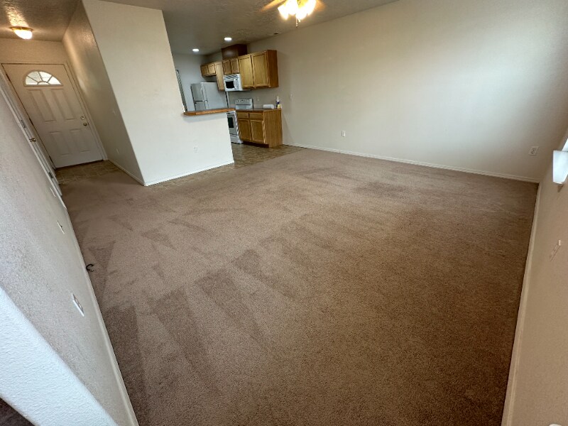 Building Photo - 116-118 NE Lotus Ct