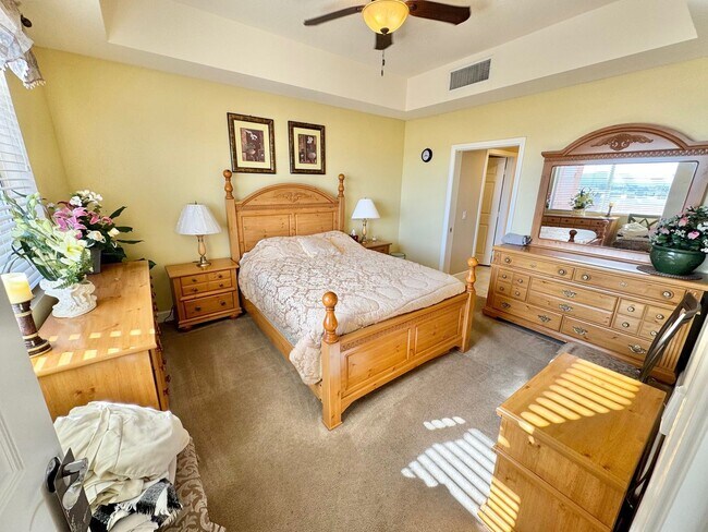 Building Photo - Modern condo with resort-style living in South Las Vegas