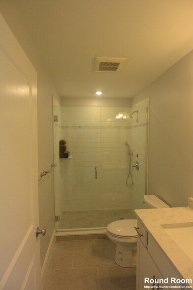 Building Photo - 120 Kenrick St