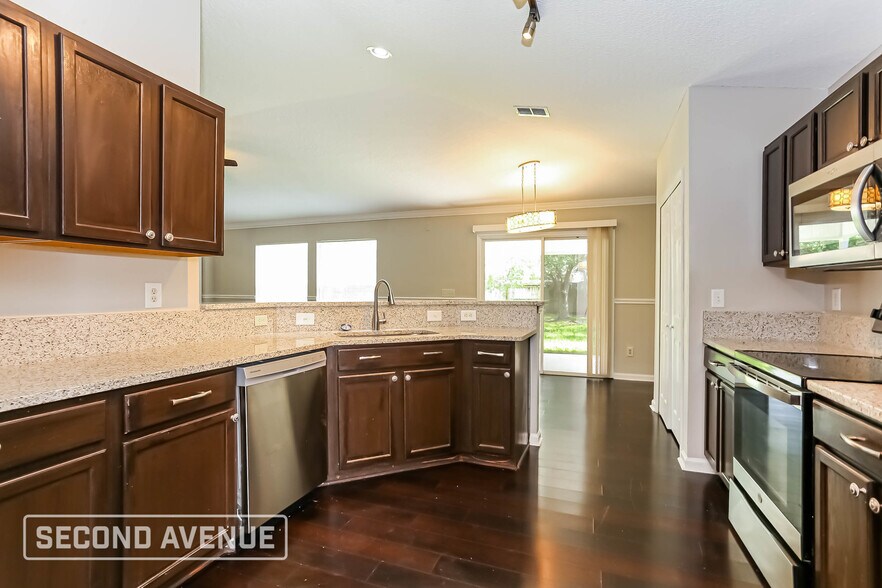 Building Photo - 876 Bonaparte Landing Ct