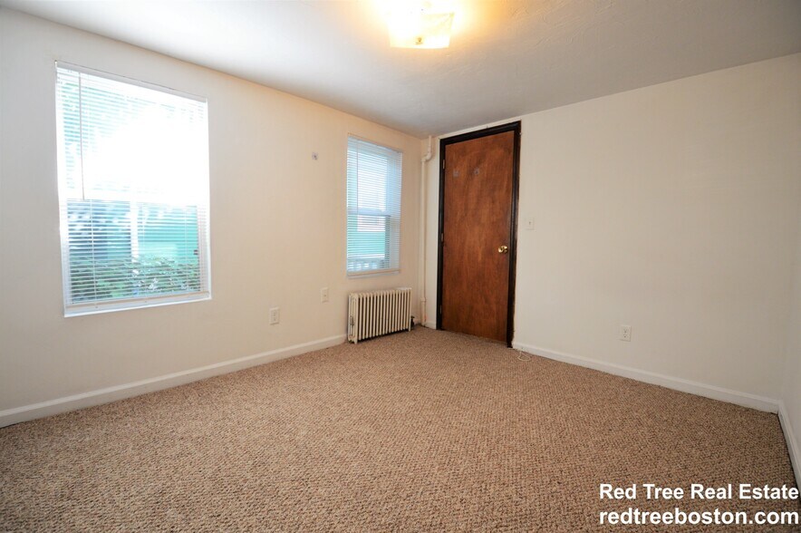 Building Photo - 10 Shepard St