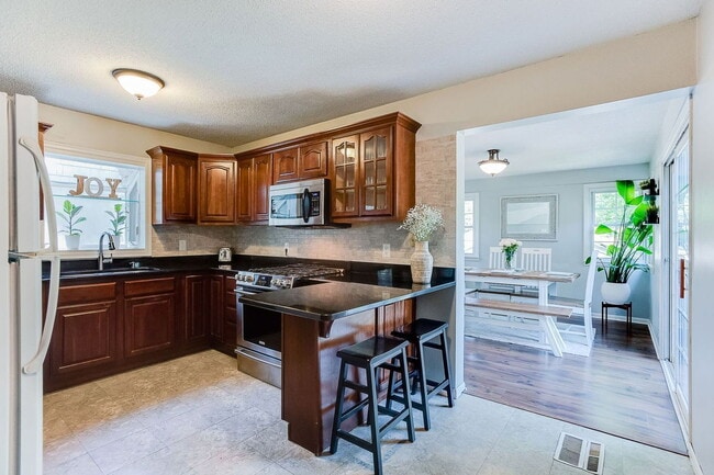 Building Photo - 3020 Maryland Ave S