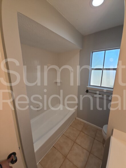 Building Photo - 5223 Brownlee Ln