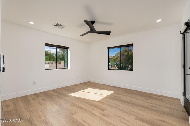 Building Photo - 4421 E Earll Dr