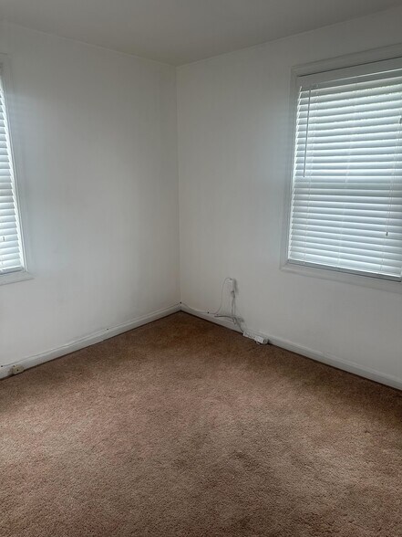 Building Photo - 2301 Iverson St