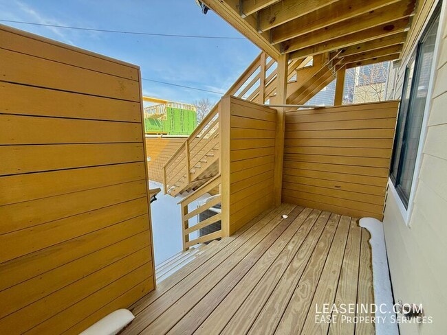 Building Photo - 1812 Independence Ave SE