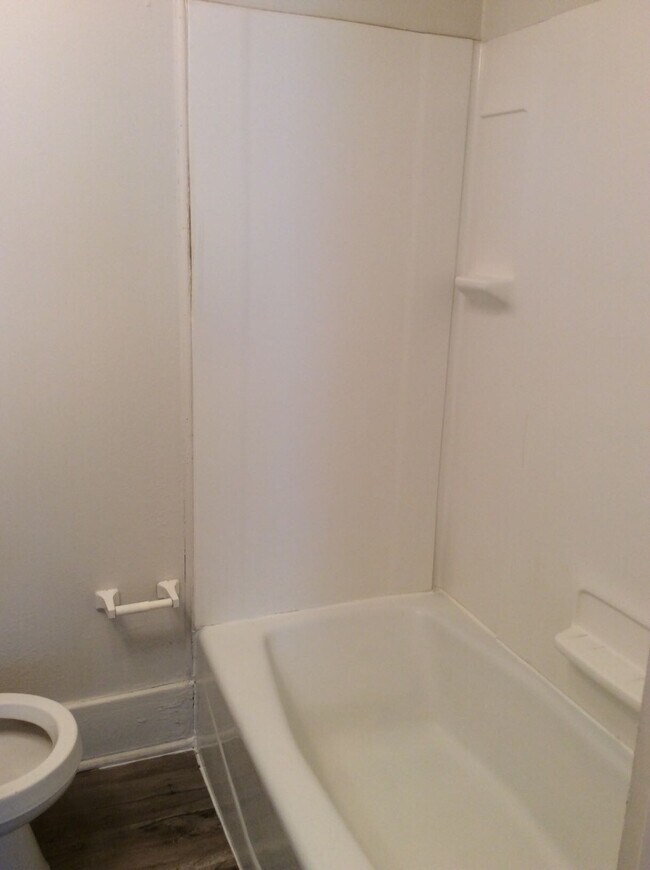 Building Photo - 228 E Bloomington St