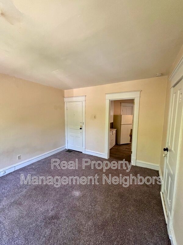 Building Photo - 216 Lafayette Ave NE