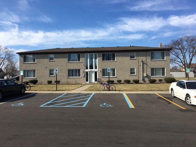 Easpointe Apartments - 16450 E Nine Mile Rd Eastpointe MI 48021 ...