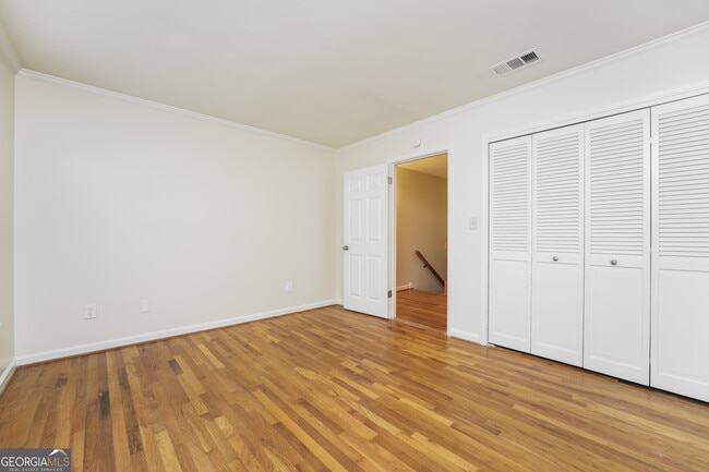 Building Photo - 35 La Rue Pl NW
