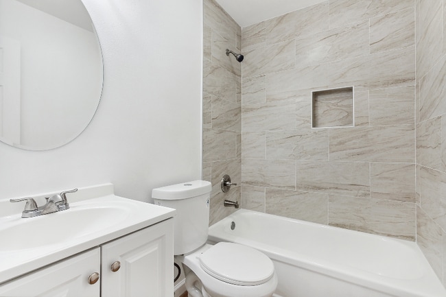 Building Photo - 304 Deacon St