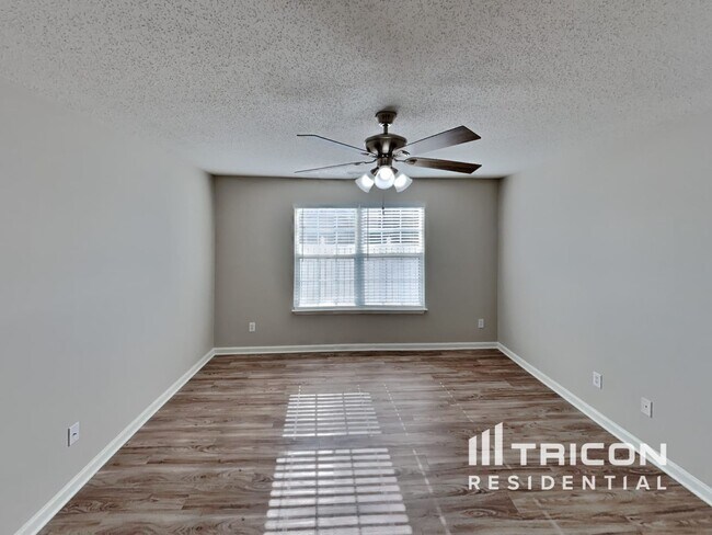 Building Photo - 242 Julian Pond Ln