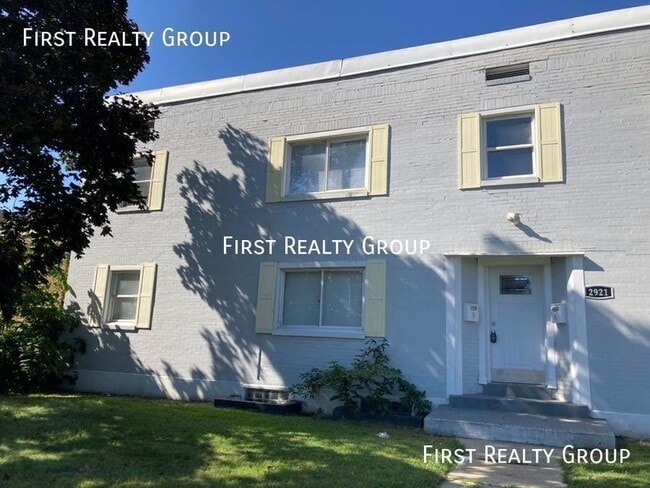 Building Photo - 2921 N Main St