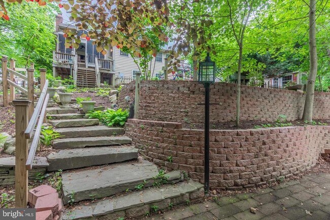 Building Photo - 607 Lancaster St