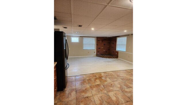 Building Photo - 9632 Groveland St