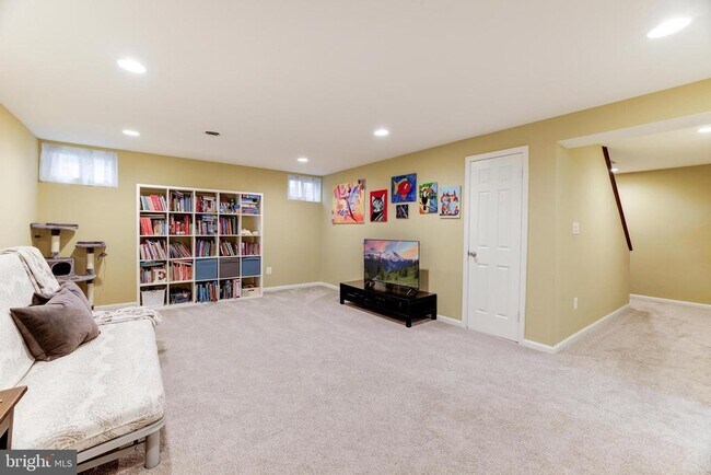 Building Photo - 22 Newland Ct