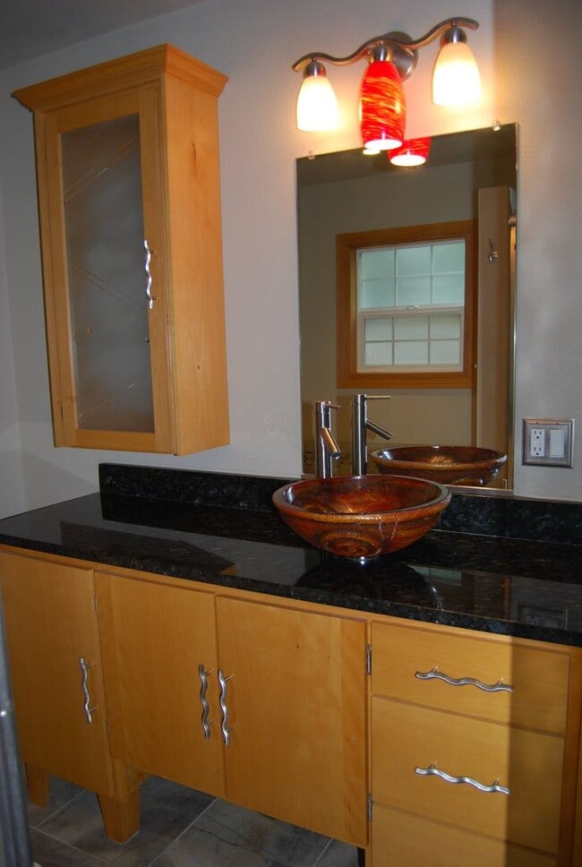Building Photo - 3 Bedroom 2 Bath Home Newberg OR