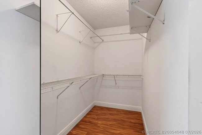 Building Photo - 5225 Brookview Dr