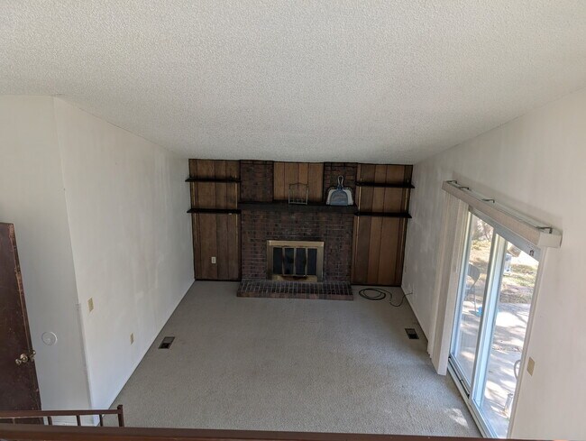 Building Photo - 15650 E Hamilton Pl