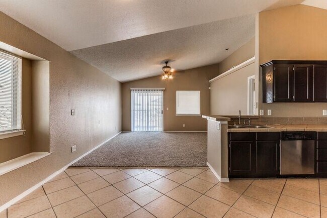 Building Photo - Refreshing 3 Bedroom Property with REFRIGERATED AIR 20 minute drive to Fort Bliss