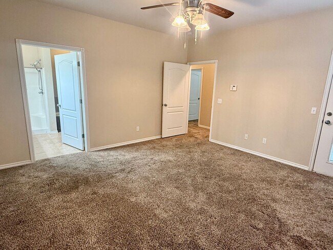 Building Photo - Cute 3 Bed Duplex In Yukon