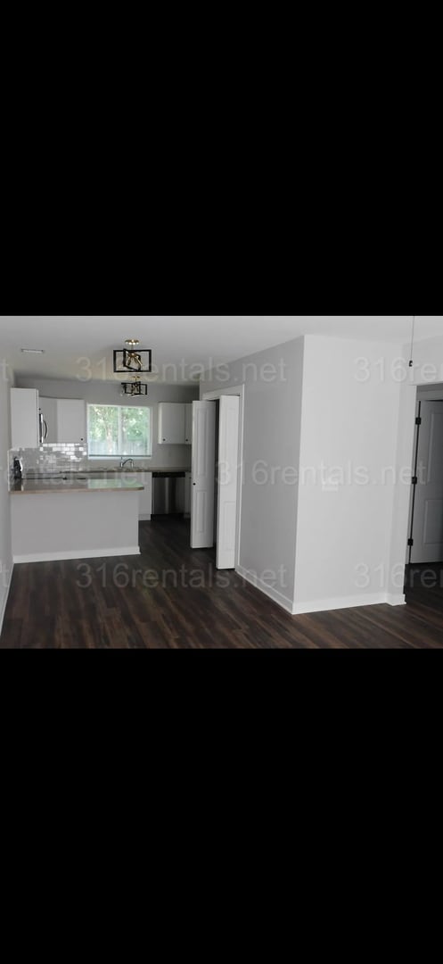 Building Photo - 319 S Taylor St