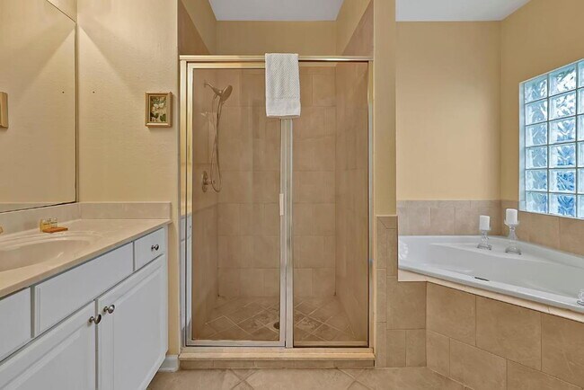 Building Photo - "Stunning 3BR Orlando Home with Private Screened Pool, Spa & Spacious Living Areas"