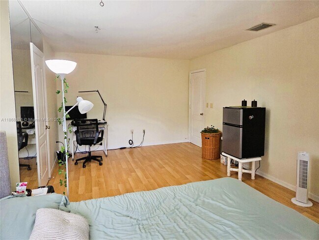 Building Photo - 15591 SW 45th Terrace