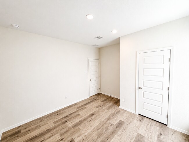 Building Photo - 1619 Crooked River