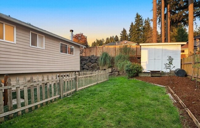 Building Photo - 4 Bed, 2.5 Bath Conveniently-located Single-family House Available for Rent!