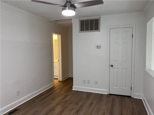 Building Photo - 947 Wildwood Square Ct