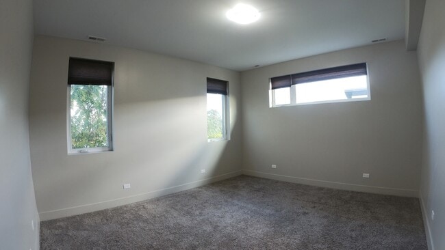 Building Photo - 5001 Prospect Ave