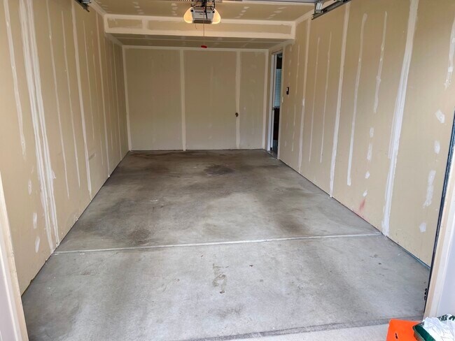 Garage - 2876 W 3965 S