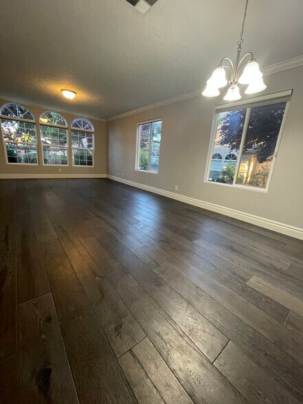 Building Photo - 290 S 1200 E