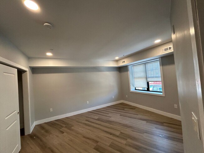 Building Photo - 2104 Reed St