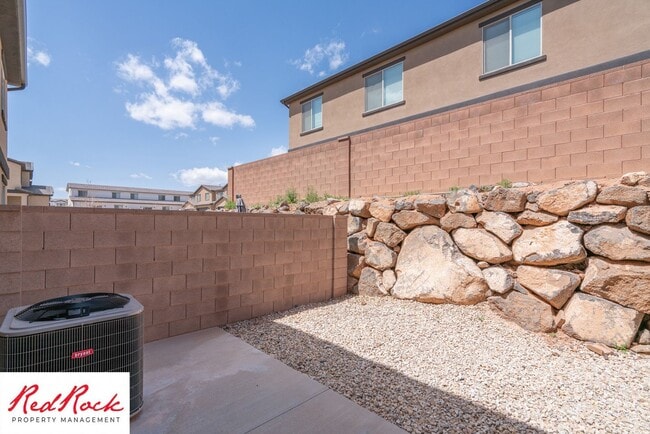 Building Photo - MOVE IN SPECIAL!!! $200 off first full mon...