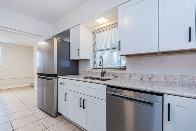 Building Photo - Central Gulfport - 3 Bedroom 2 Bath Home