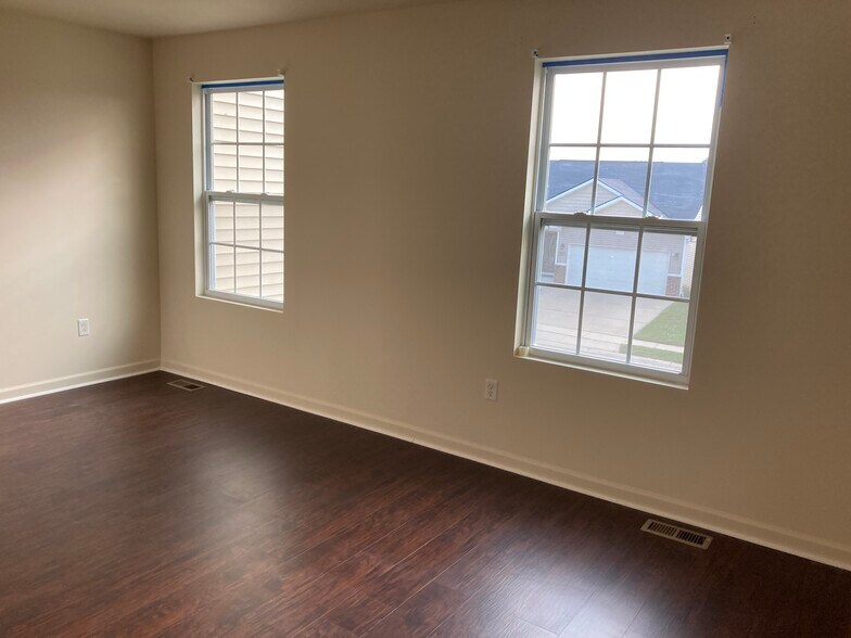 Building Photo - 8413 Walnut Hill