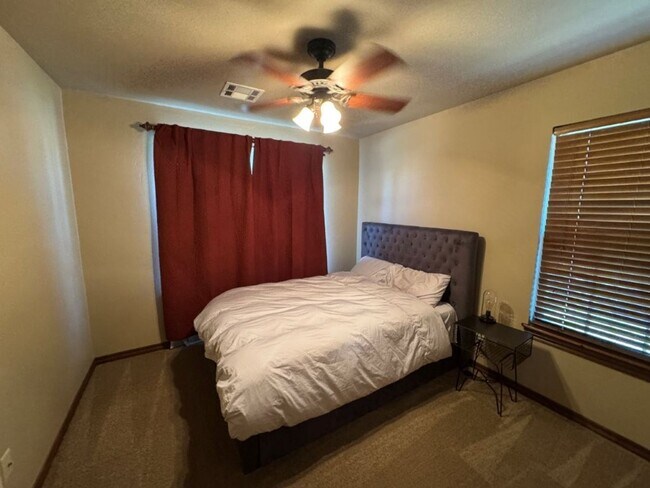 Building Photo - 3 bed, 2 bath, 2 car storm shelter in Yuko...