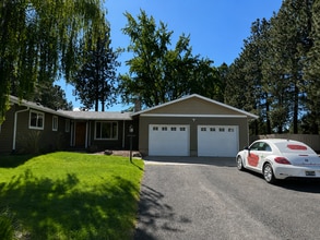 Building Photo - 3 Bed | 2 Bath | 1.17 Acres | Single-Level Home | Mountain Views