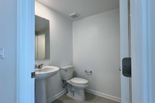 Building Photo - 2607 Skyline Lp