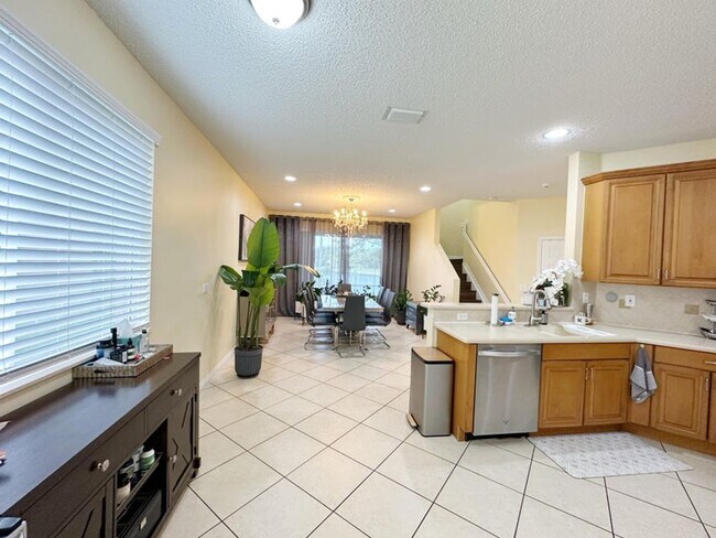 Building Photo - 5152 Woodfield Way