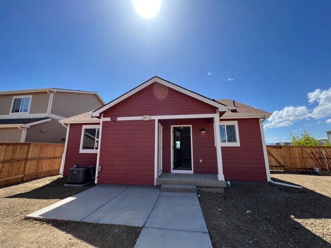 Building Photo - 2B/2B Berthoud Ranch Style Home Built with...
