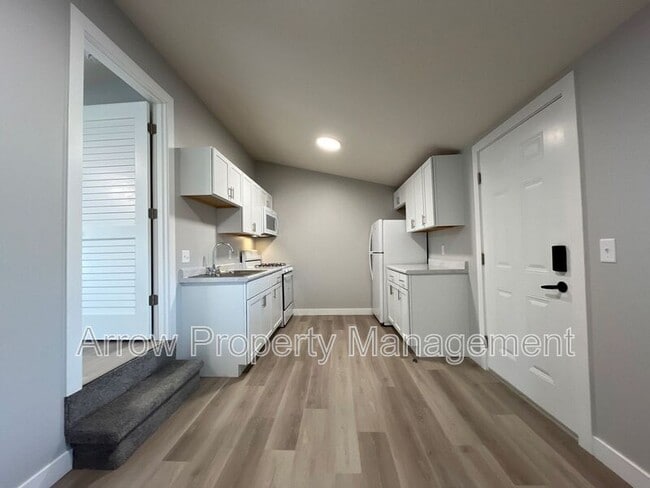 Building Photo - 877 N 26th St