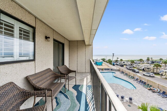 Building Photo - $2,000/month – Snowbird Rental, Oceanfront 2BR/2BA in Myrtle Beach Resort
